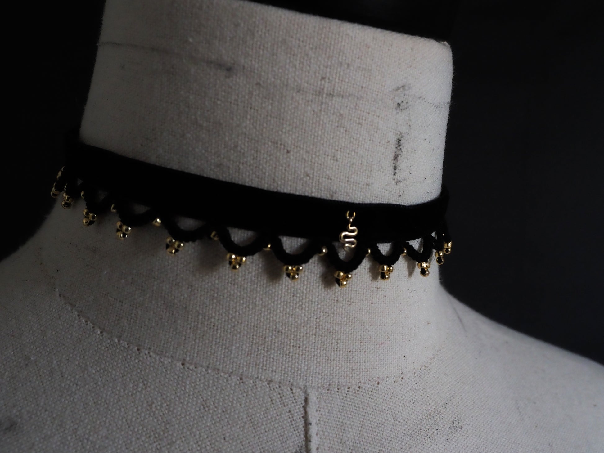 black and gold lace velvet ribbon choker