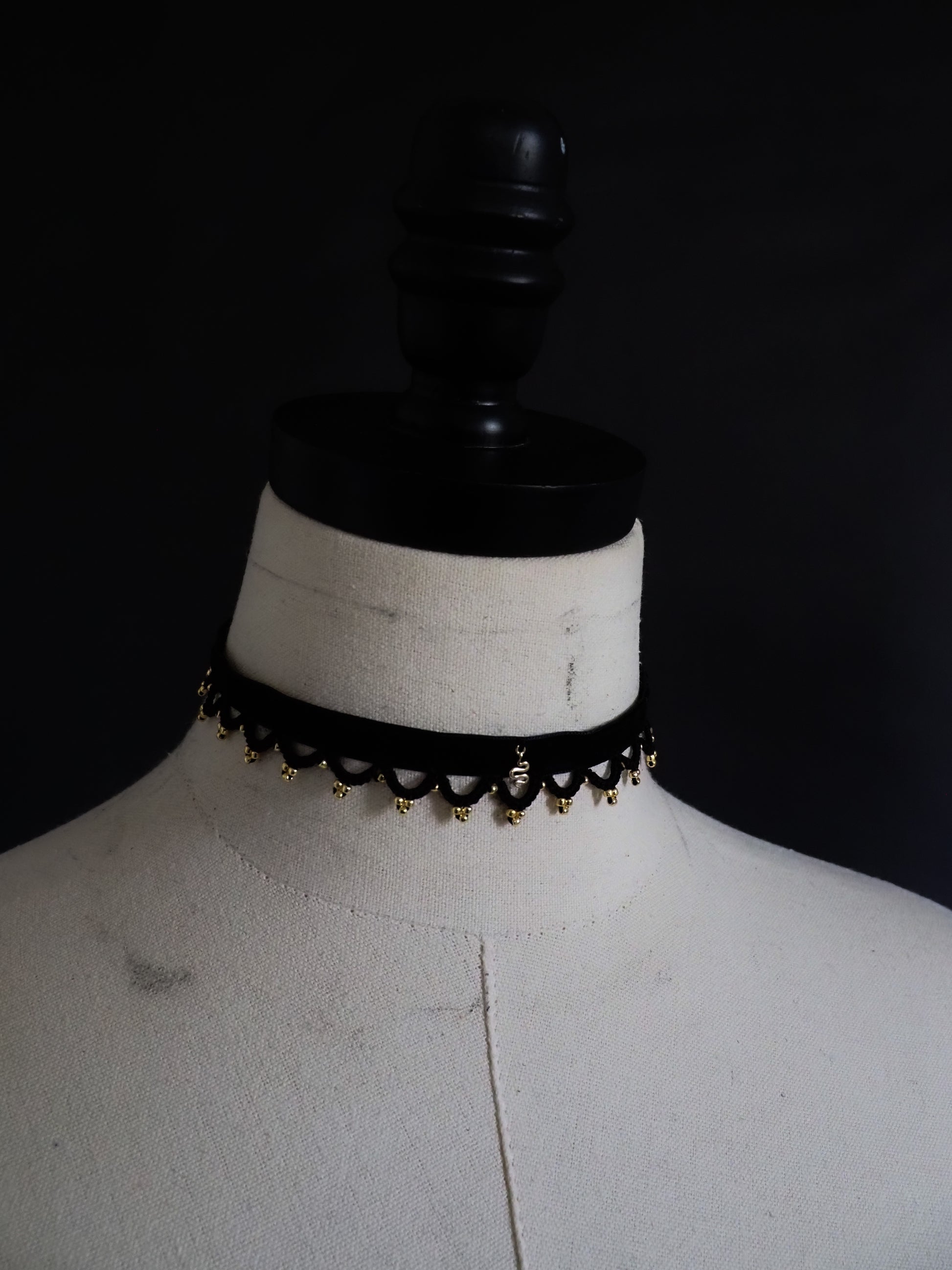 black and gold lace velvet ribbon collar