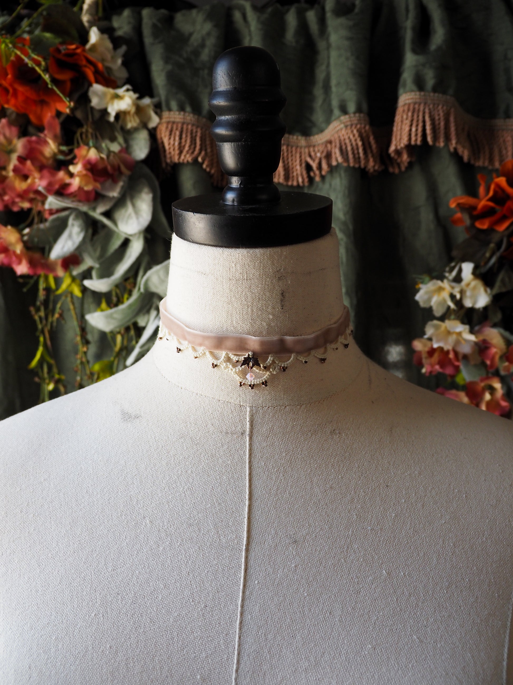 taupe and cream velvet ribbon lace collar choker